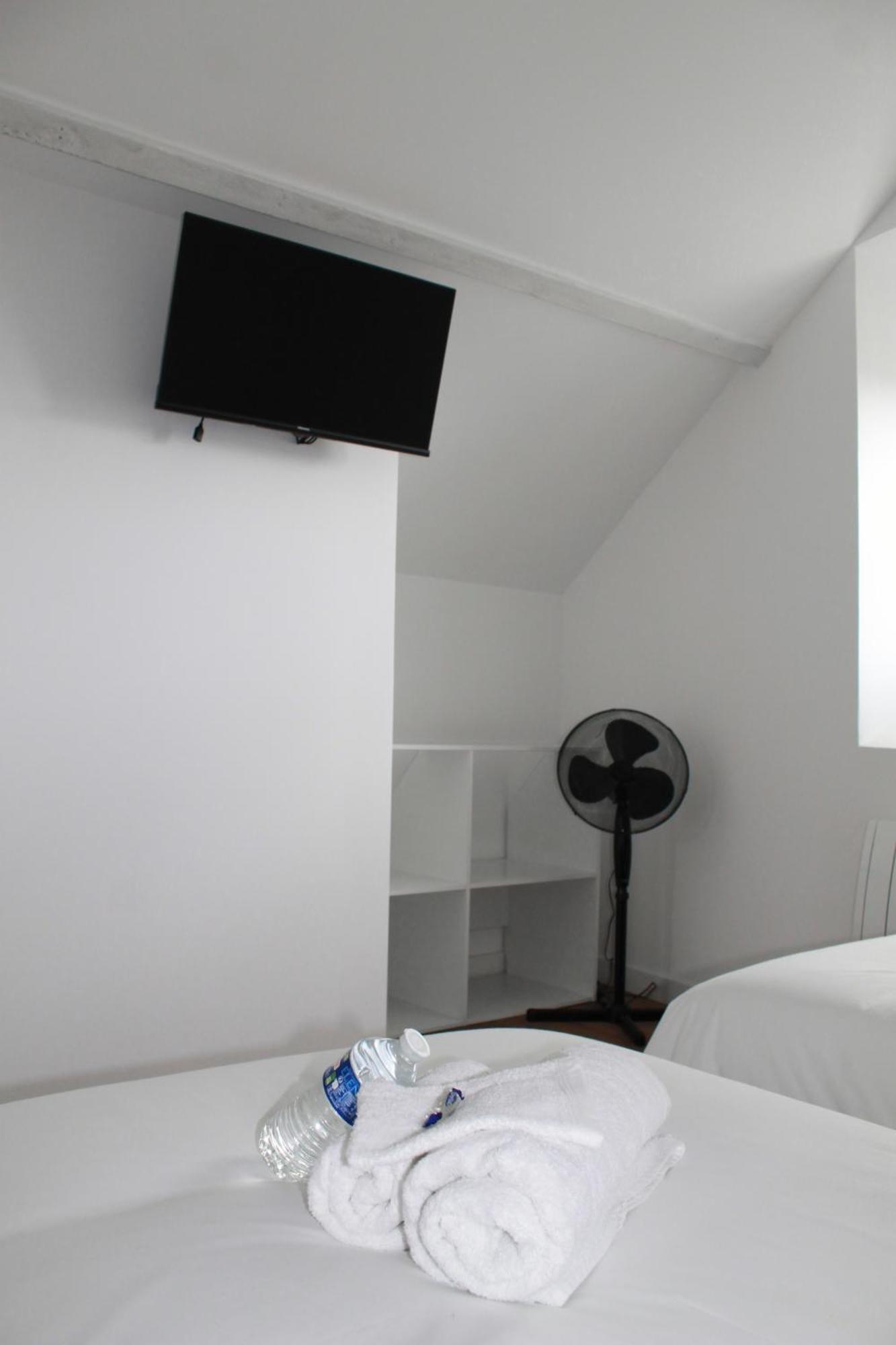 L'Equinoxe - Parking Prive - Zapart'Hotels Malesherbes Екстер'єр фото